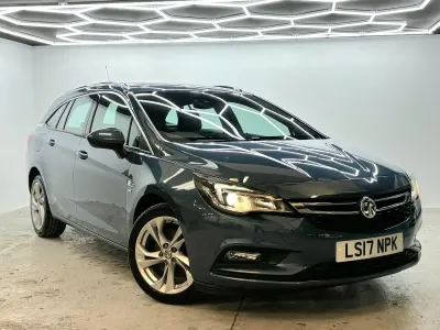 Used Vauxhall Astra SRi 136 HP (100 kW) 2017 Blue Estate