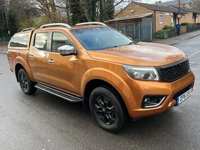 Used Nissan Navara Tekna 190 HP (139 kW) 2016 Yellow Pickup