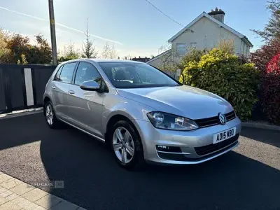 Usado VW Golf VII Match 110 HP (80 kW) 2015 Prateado Citadino