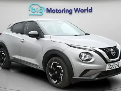 Usado Nissan Juke N-Connecta 114 HP (83 kW) 2023 Prateado SUV