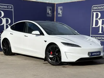 Używany Tesla Model 3 Performance 338 kW (460 KM) 2024 Biały Sedan/Limuzyna