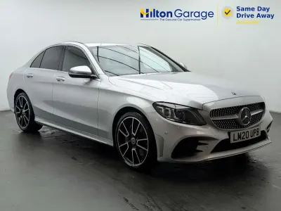 Usado Mercedes C300 AMG line 2020 Plateado Berlina