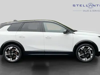 Used Vauxhall Grandland Ultimate 154 kW (210 HP) 2025 White SUV