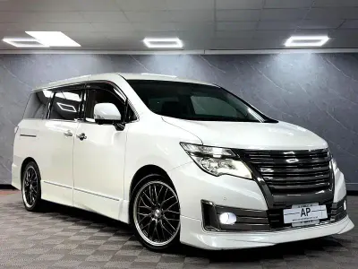 Używany Nissan Elgrand 2014 Biały