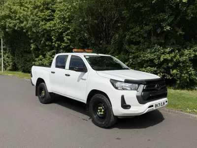 Used Toyota HiLux Active 150 HP (110 kW) 2021 White Pickup