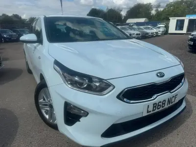 Used Kia Ceed 114 HP (83 kW) 2019 White Hatchback