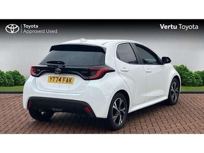 Used Toyota Yaris Hybrid Design 116 HP (85 kW) 2024 White Hatchback