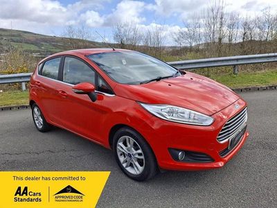 Usado Ford Fiesta Zetec 100 HP (73 kW) 2016 Vermelho Citadino