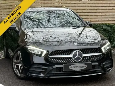 Begagnad Mercedes A180 AMG line 136 HK (100 kW) 2019 Svart Halvkombi