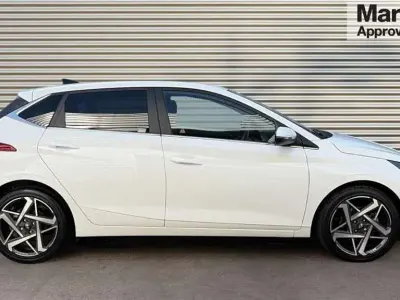 Used Hyundai i20 Premium 100 HP (73 kW) 2023 White Hatchback