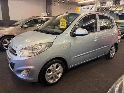 Usado Hyundai i10 Active 85 HP (62 kW) 2012 Prateado Citadino