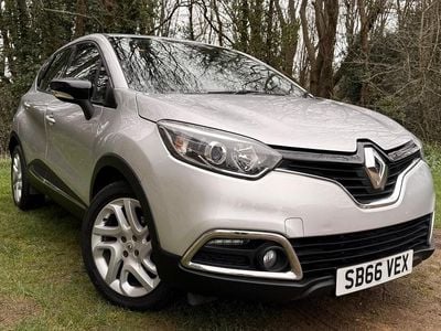 Used Renault Captur Dynamique 90 HP (66 kW) 2016 Silver SUV