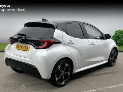 Used Toyota Yaris Hybrid Edition 130 HP (95 kW) 2024 Platinum white bitone Hatchback