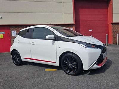 Used Toyota Aygo x-press 69 HP (50 kW) 2017 White Hatchback