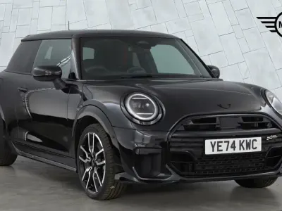 Begagnad Mini Cooper Hatch 154 HK (113 kW) 2024 Svart Halvkombi