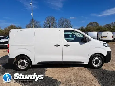 Gebraucht Vauxhall Vivaro 100 PS (73 kW) 2022 Weiß Van / Kleinbus