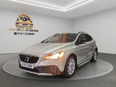 Begagnad Volvo V40 Pro 2017 Guld Halvkombi