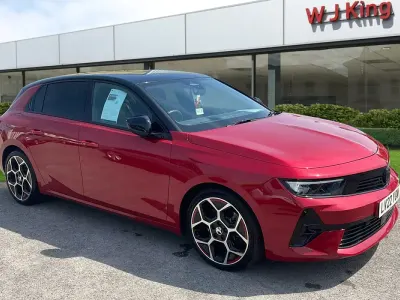 Used Vauxhall Astra GS Line 177 HP (130 kW) 2022 Red Hatchback