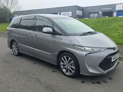 Begagnad Toyota Estima 2025 Grå
