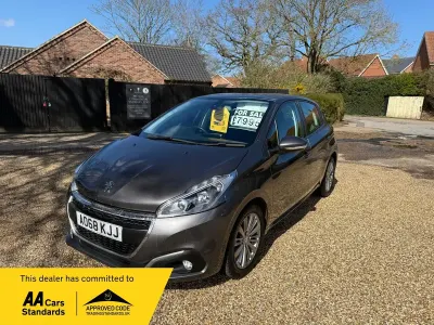 Used Peugeot 208 Signature Sky 2018 Grey Hatchback