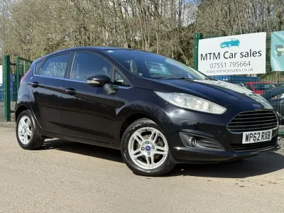 Käytetty Ford Fiesta Zetec 82 HP (60 kW) 2013 Musta Viistoperä