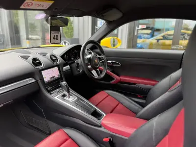 Used Porsche 718 Cayman 300 HP (220 kW) 2019 Yellow Coupe