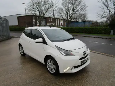 Used Toyota Aygo x-press 69 HP (50 kW) 2015 White Hatchback