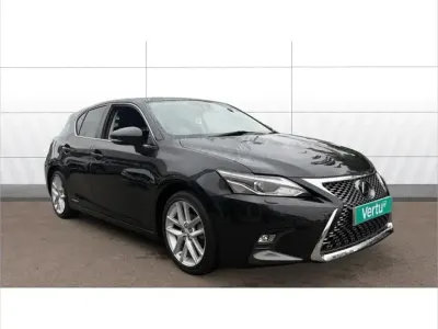 Usado Lexus CT200h 136 CV (100 kW) 2021 Negro Utilitario