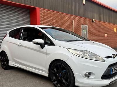 Used Ford Fiesta Metall 134 HP (98 kW) 2012 White Hatchback