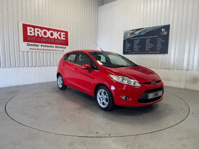 Used Ford Fiesta Zetec 70 HP (51 kW) 2011 Red Hatchback