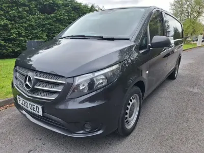 Usado Mercedes Vito Premium 163 HP (119 kW) 2020 Cinzento Van