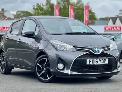 Używany Toyota Yaris Hybrid Design 2016 Szary Hatchback