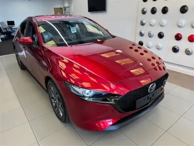 Ny Mazda 3 Takumi-Line 2026 Röd Halvkombi