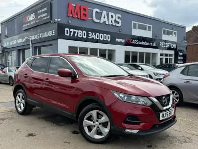 Używany Nissan Qashqai Acenta Premium 115 KM (84 kW) 2019 Czerwony SUV