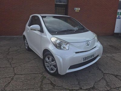 Used Toyota iQ 68 HP (50 kW) 2009 White Hatchback