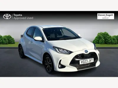Used Toyota Yaris Hybrid Design 2023 White Hatchback
