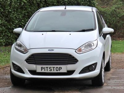 Used Ford Fiesta Titanium 100 HP (73 kW) 2014 White Hatchback
