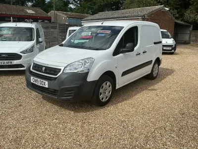 Used Peugeot Partner 2019 White MPV
