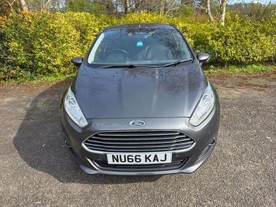 Usado Ford Fiesta Zetec 2016 Cinzento Citadino
