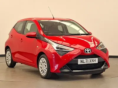 Used Toyota Aygo X-play 72 HP (52 kW) 2021 Red Hatchback