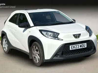 Used Toyota Aygo X PURE 72 HP (52 kW) 2023 White SUV
