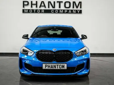 Begagnad BMW M135 Comfort Edition 306 HK (225 kW) 2021 Blå Halvkombi