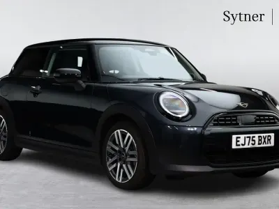 Usado Mini Cooper Hatch 113 kW (154 CV) 2025 Gris Utilitario