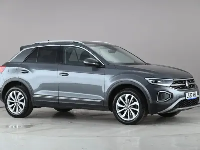 Usado VW T-Roc Style 150 HP (110 kW) 2023 Cinzento SUV