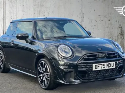 Used Mini Cooper Hatch 113 kW (154 HP) 2025 Black Hatchback