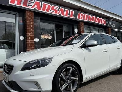 Begagnad Volvo V40 R-Design 190 HK (139 kW) 2015 Vit Halvkombi