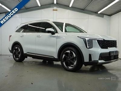 White Used 2025 Kia Sorento SUV | £42,995 (Fair price)