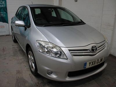 Used Toyota Auris 101 HP (74 kW) 2011 Silver Hatchback