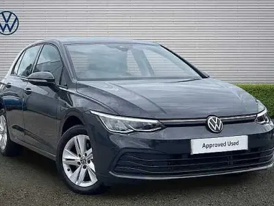 Begagnad VW Golf VIII Life 150 HK (110 kW) 2023 Grå Halvkombi