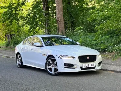 Używany Jaguar XE Ingenium 200 KM (147 kW) 2018 Biały Sedan/Limuzyna